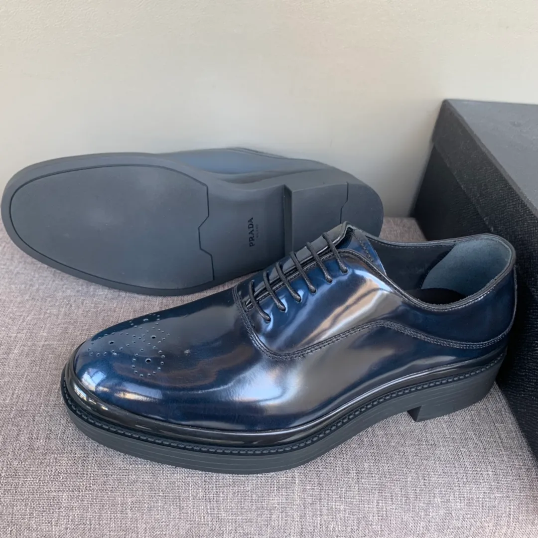 Men's shoes 💰860 💰Best recommendation✨PRADA Prada's top purchasing quality Imported color-brushed edge beads on the uppers Carved toe design Cowhide lining Private molded TPU outsole Non-slip, wear-resistant and elastic Fashionable and versatile Blue 39-44 in stock (38, 45 customized for replacement, return and exchange)